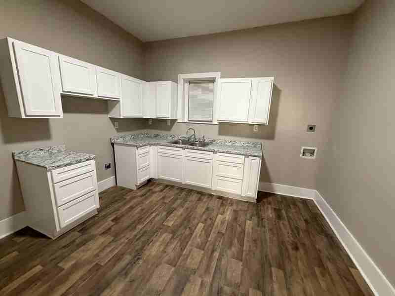 741 E Trigg Ave - Photo 6 of 17