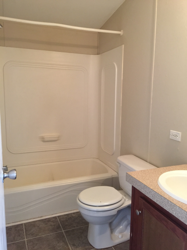 211 Kaufman Ct - Photo 3 of 6