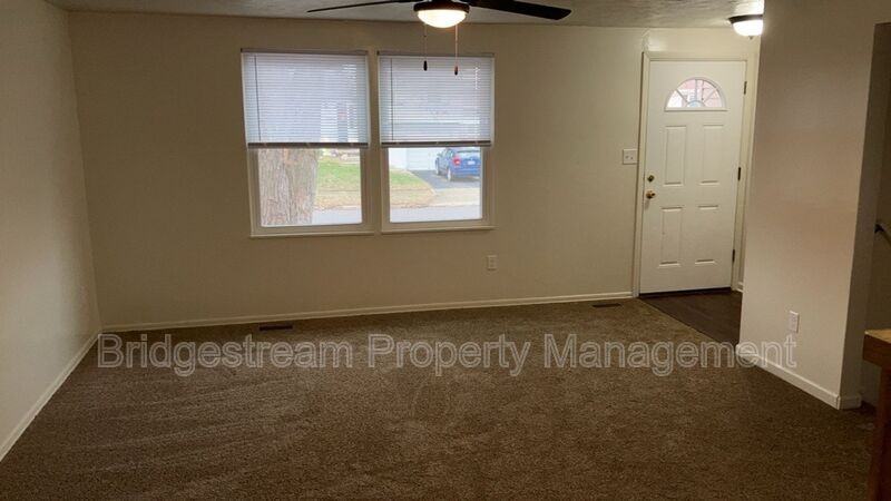 105 Woodard Dr - Photo 6 of 9