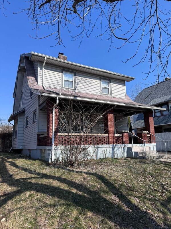 101 E Bruce Ave - Photo 2 of 17