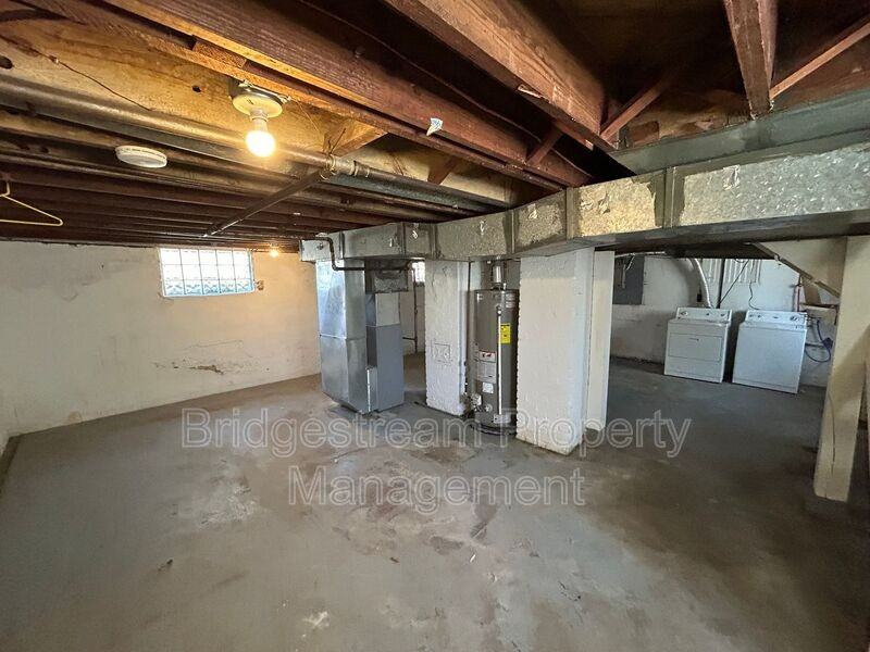 101 E Bruce Ave - Photo 4 of 17