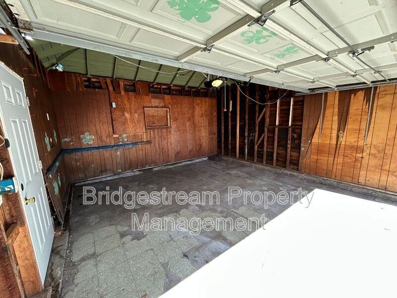 101 E Bruce Ave - Photo 6 of 17