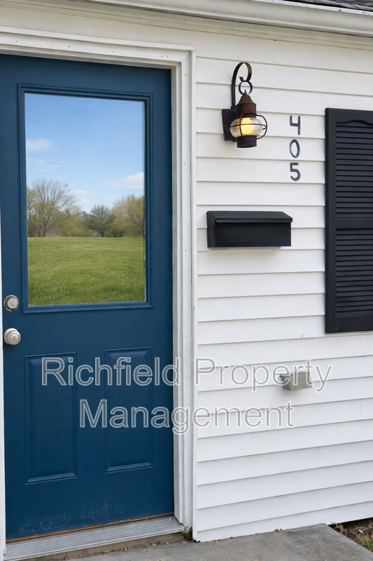 405 W 3rd St - Photo 2 of 12