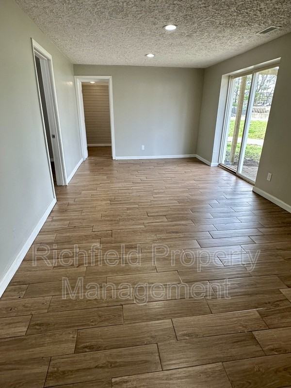 405 W 3rd St - Photo 6 of 12