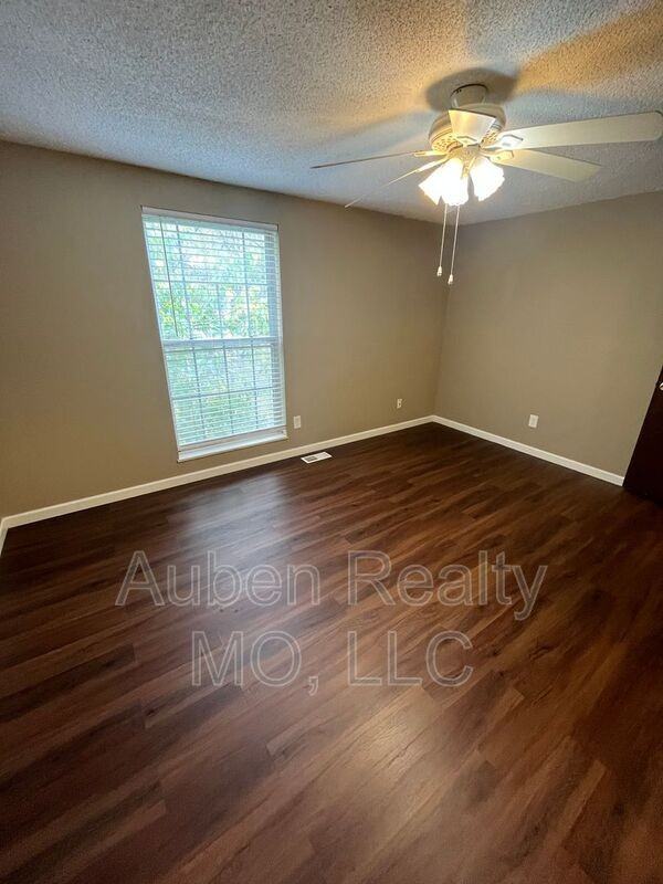 10115 E 67th St - Photo 6 of 15