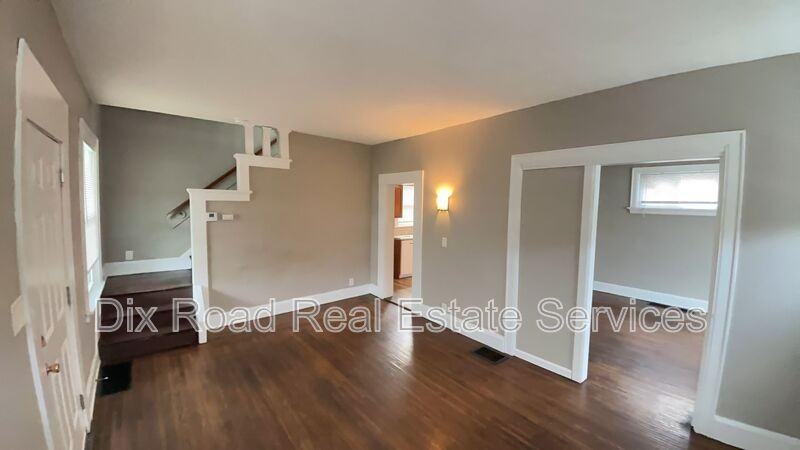 4553 Midland Ave - Photo 6 of 25