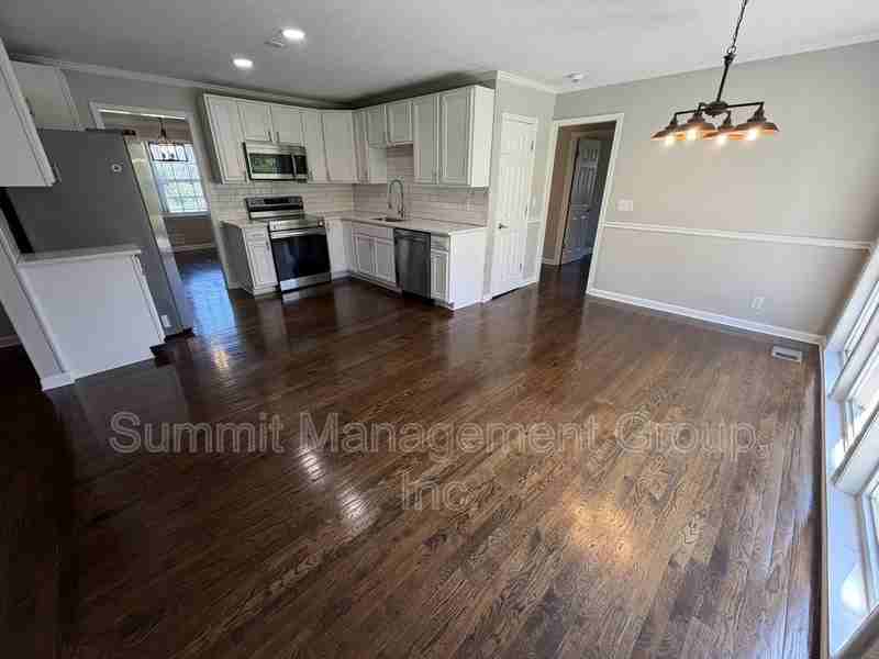 3489 Fairview Rd - Photo 7 of 43