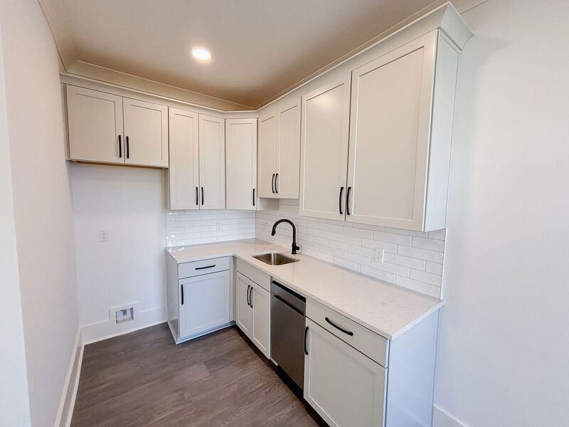 16 Nats Ct #B - Photo 3 of 13