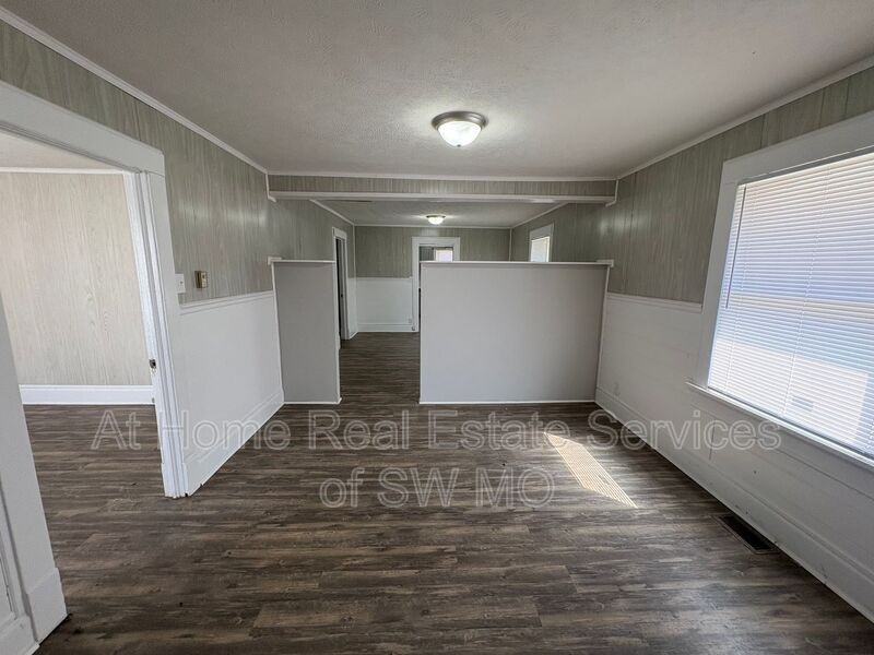 1414 S Campbell Ave - Photo 2 of 8