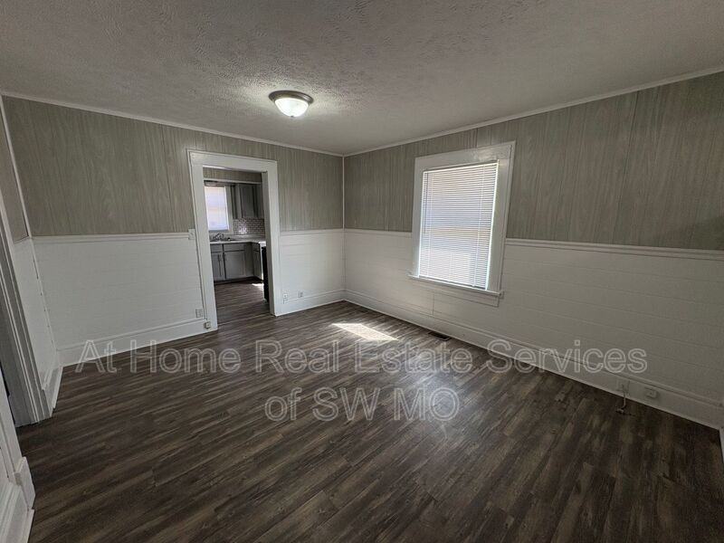 1414 S Campbell Ave - Photo 4 of 8