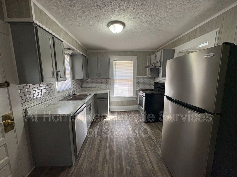 1414 S Campbell Ave - Photo 5 of 8