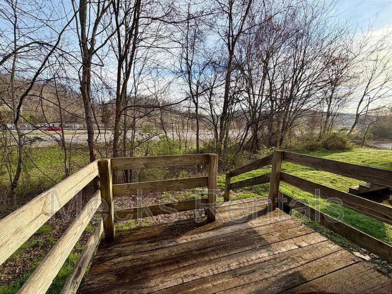 166 Mount Vernon Ln #166 - Photo 3 of 11