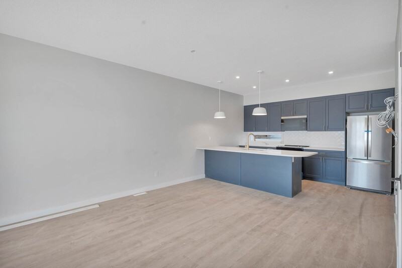 Garage - Photo 2 of 8