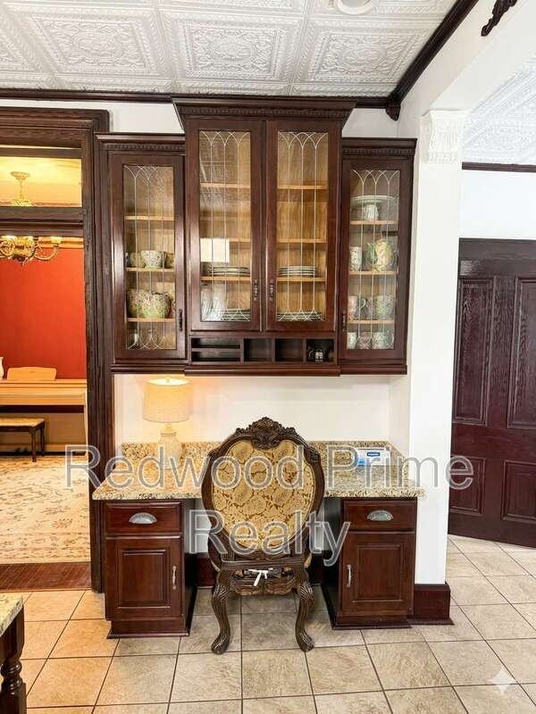 401 S Center St - Photo 5 of 15