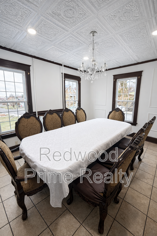 401 S Center St - Photo 6 of 15