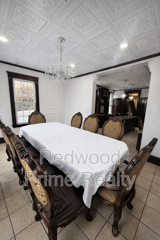 401 S Center St - Photo 7 of 15