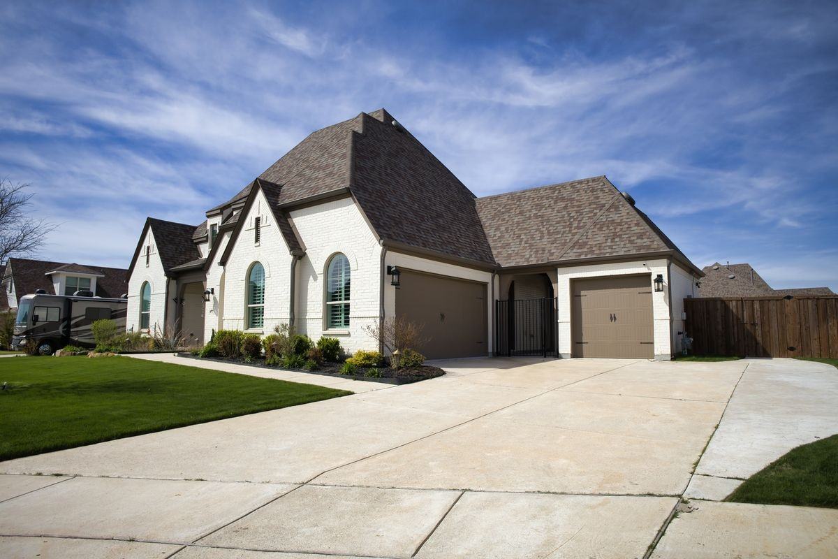 2812 Fawnwood Ct - Photo 2 of 49