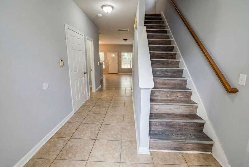 385 Brookview Dr - Photo 2 of 19