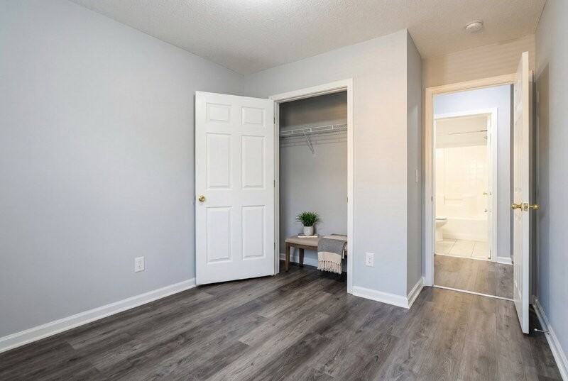 385 Brookview Dr - Photo 5 of 19