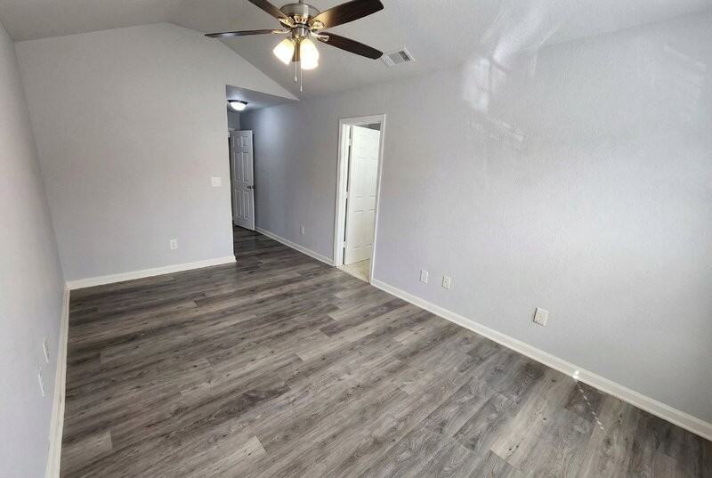 385 Brookview Dr - Photo 6 of 19