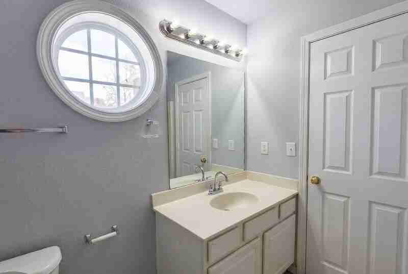 385 Brookview Dr - Photo 7 of 19