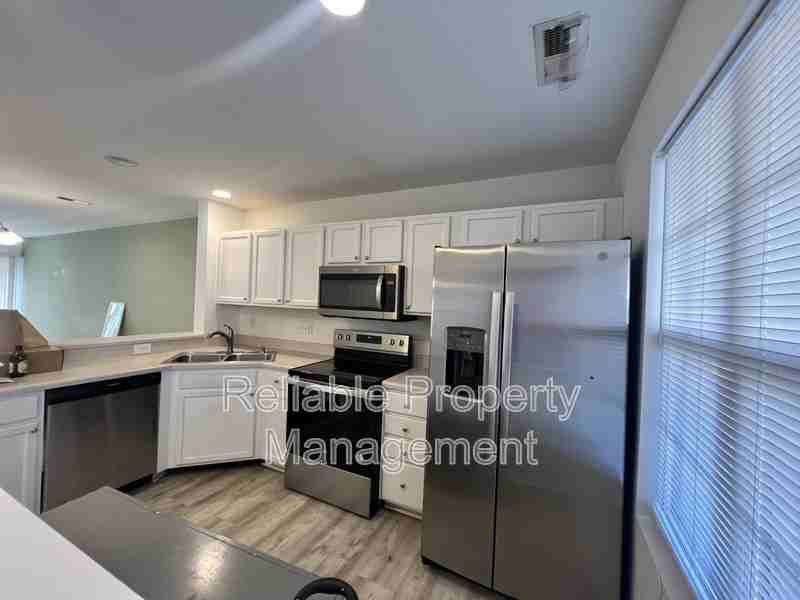 7720 Averette Field Dr - Photo 2 of 9