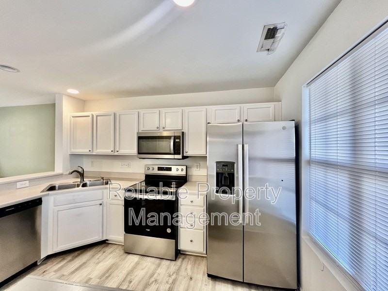 7720 Averette Field Dr - Photo 3 of 9