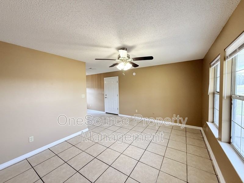 2135 Hamilton St - Photo 2 of 17