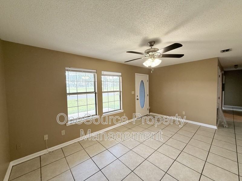 2135 Hamilton St - Photo 3 of 17