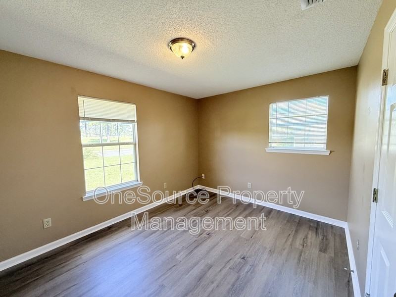 2135 Hamilton St - Photo 7 of 17