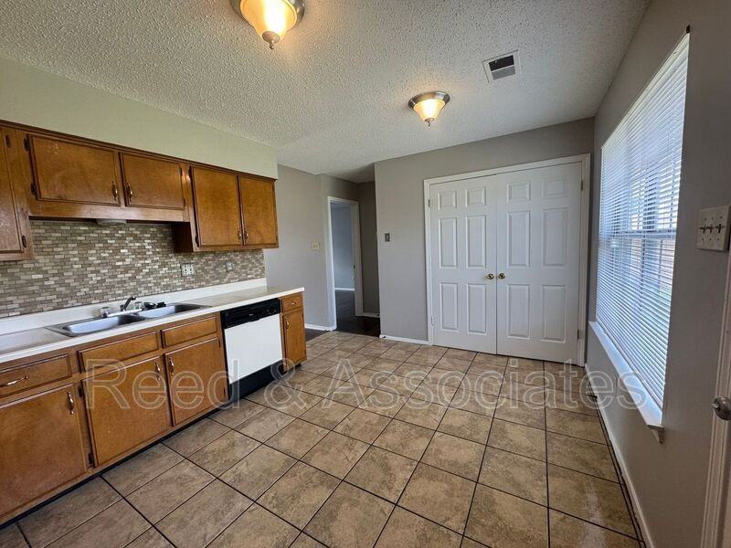 5840 Hickory Shadow Ln - Photo 5 of 11