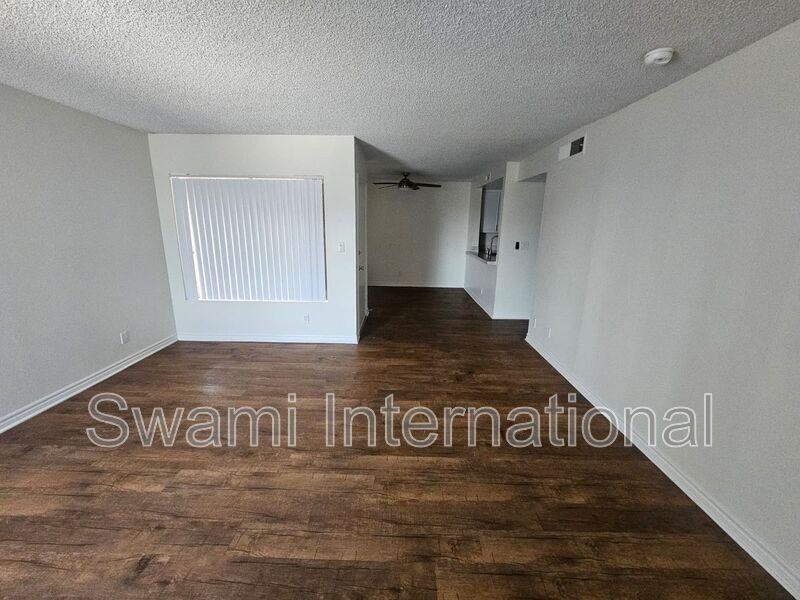 926 N Wilmington Blvd #36 - Photo 2 of 33