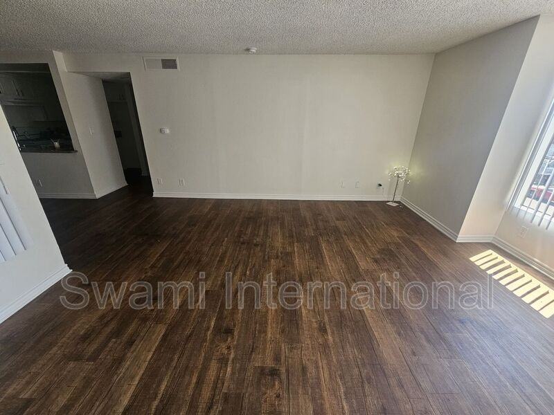 926 N Wilmington Blvd #36 - Photo 3 of 33