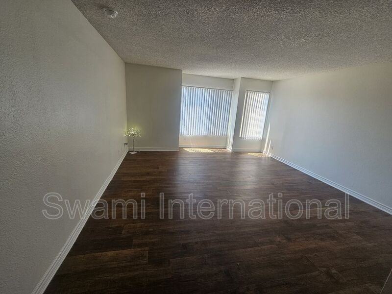 926 N Wilmington Blvd #36 - Photo 4 of 33