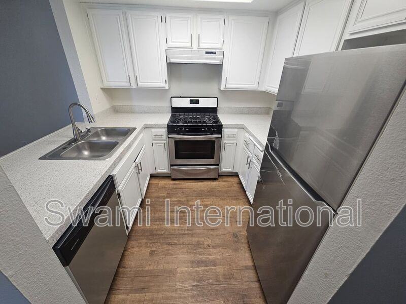 926 N Wilmington Blvd #36 - Photo 5 of 33