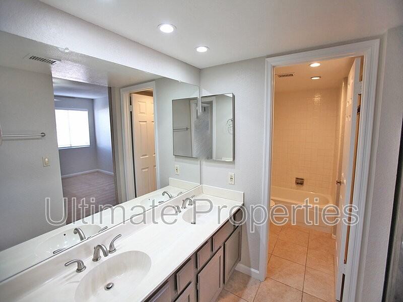 10853 E Yucca St - Photo 5 of 9