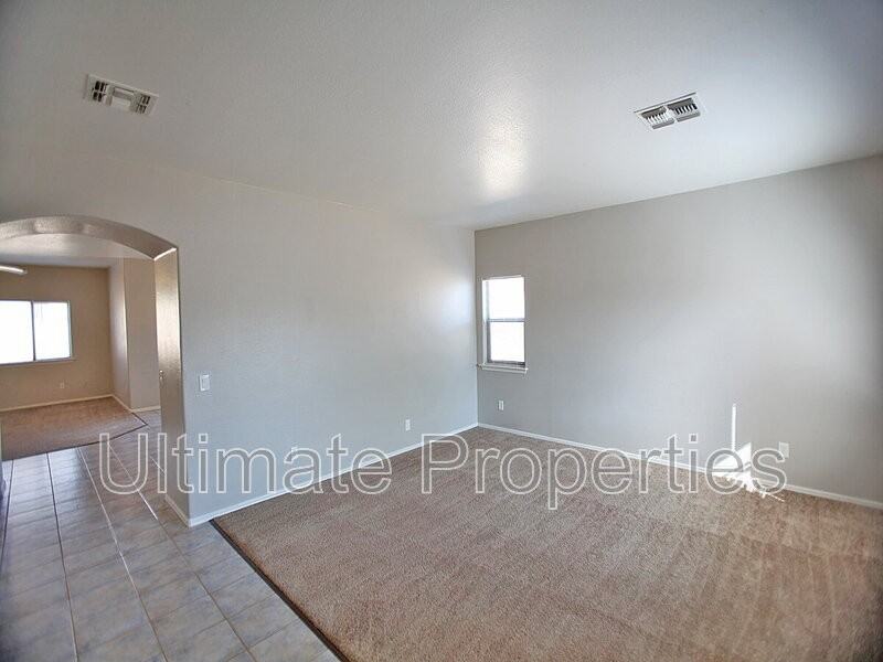 11808 W Cambridge Ave - Photo 3 of 10