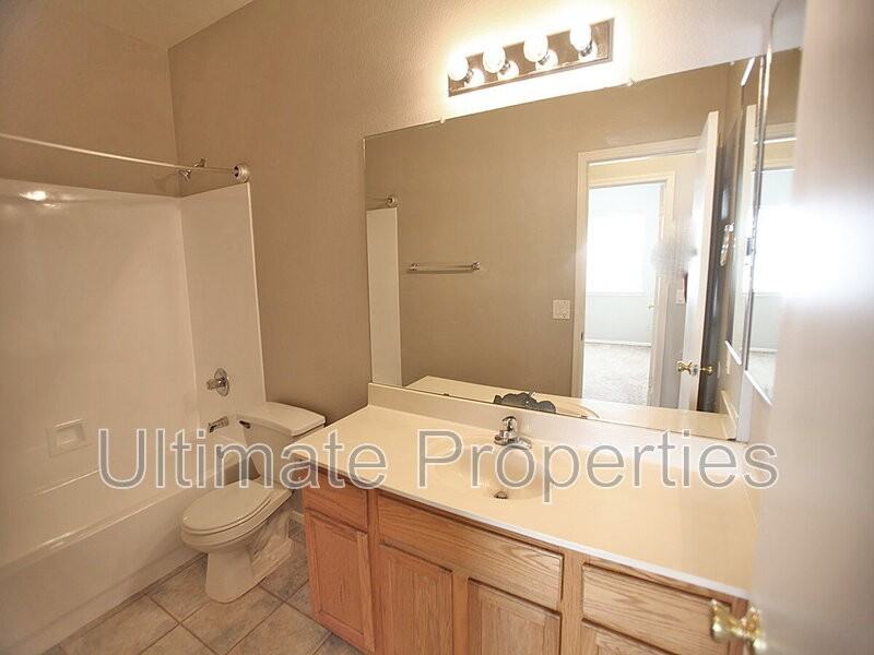 11808 W Cambridge Ave - Photo 4 of 10