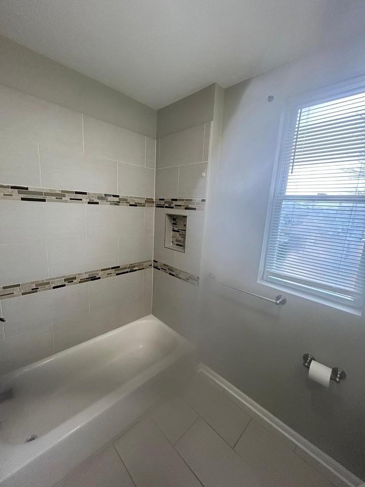 2714 N Leclaire Ave #2 - Photo 3 of 12