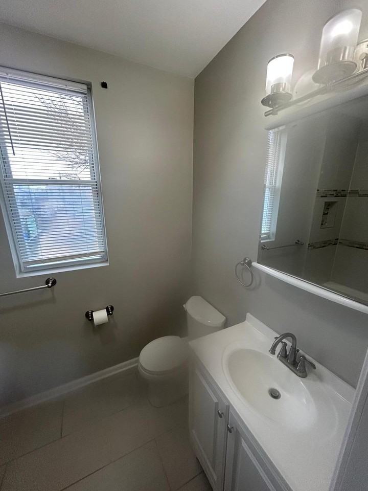 2714 N Leclaire Ave #2 - Photo 4 of 12