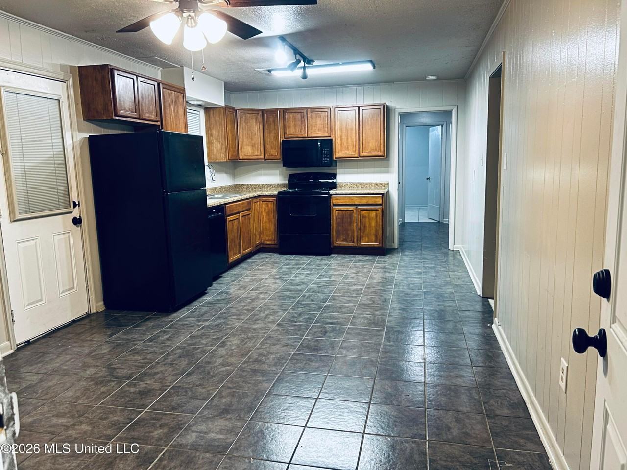 606 Todd Dr - Photo 7 of 21