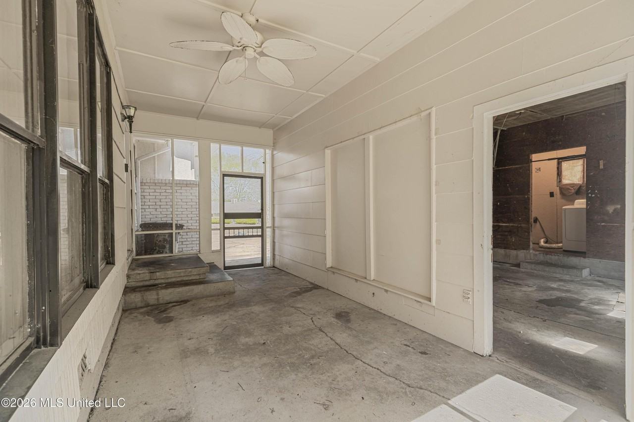 1605 Wilhurst St - Photo 6 of 30