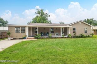 912 Maple St - Photo 1 of 1