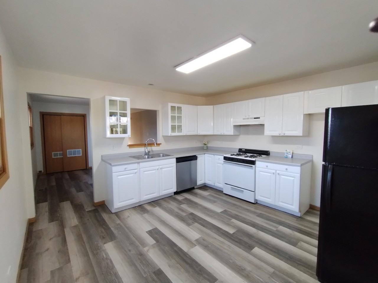 221 N Broad St - Photo 2 of 18