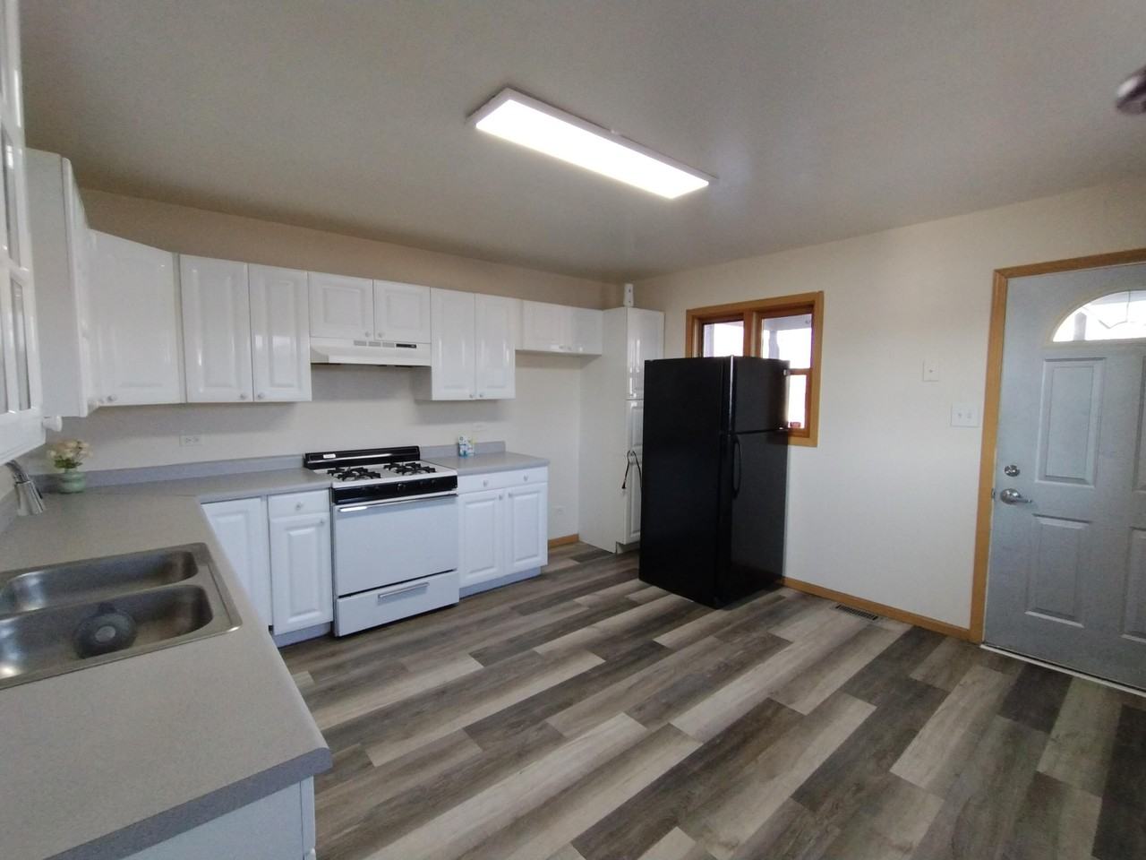 221 N Broad St - Photo 3 of 18