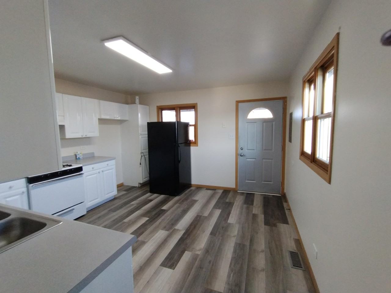 221 N Broad St - Photo 4 of 18