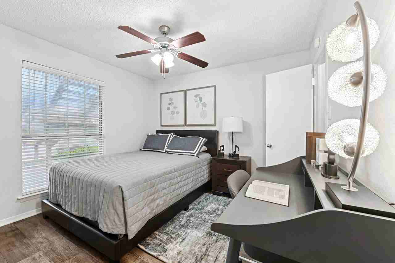 Oaks of Denton - Photo 5 of 49