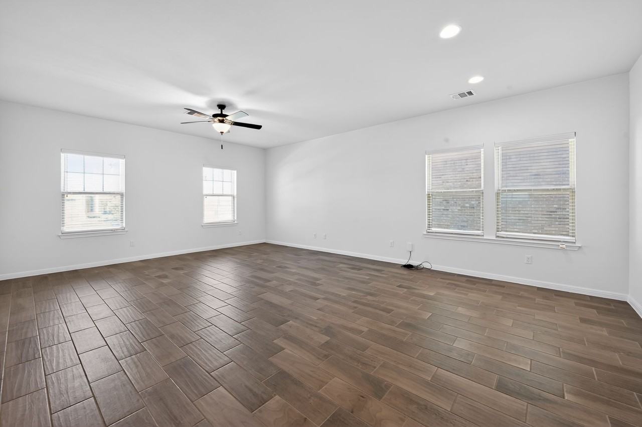 221 Arabian Colt Dr - Photo 2 of 23