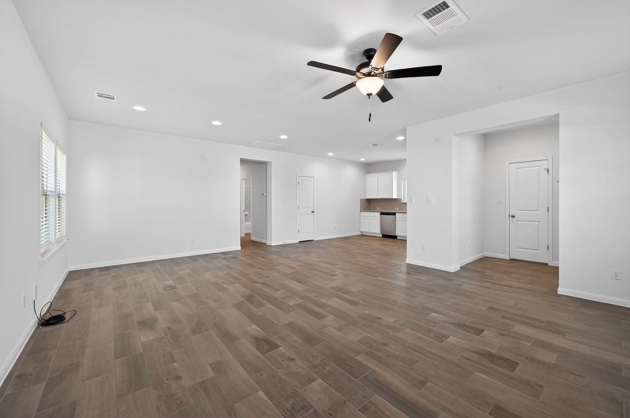 221 Arabian Colt Dr - Photo 3 of 23