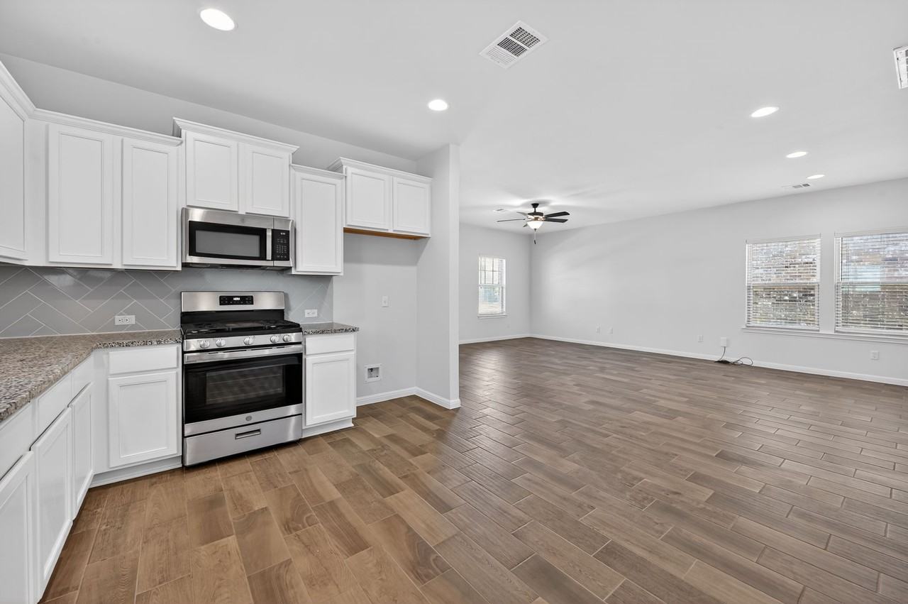 221 Arabian Colt Dr - Photo 5 of 23